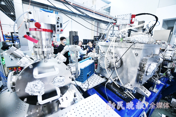 图说：活细胞结构与功能成像等线站工程 新民晚报记者 孙中钦 摄