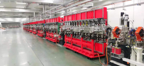 图说：用户波荡器束线 胡蔚成 摄