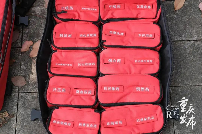 应急背包物品（资料图） 李昊东 摄