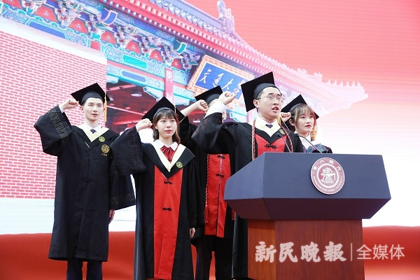 图说：上海交大2021届本科生毕业典礼现场