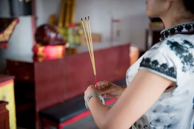 烧香拜神有三种愿望不能许,非但不灵验还有损福报!