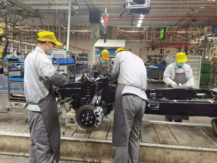 某汽车企业的组装生产线 《等深线》记者 陈茂利 摄
