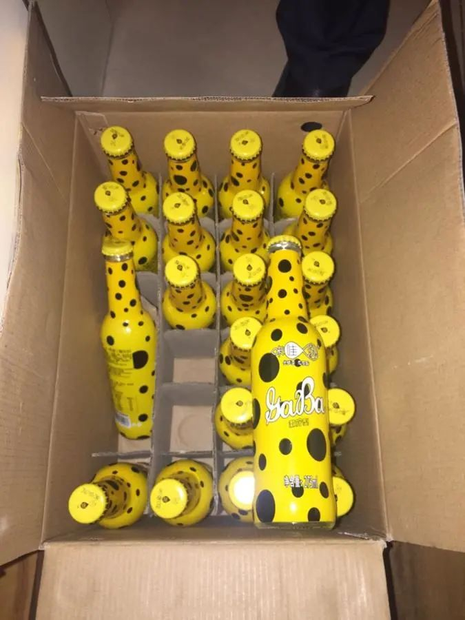 （查获的新型毒品“咔哇氿”饮料的部分实物  最高检供图）