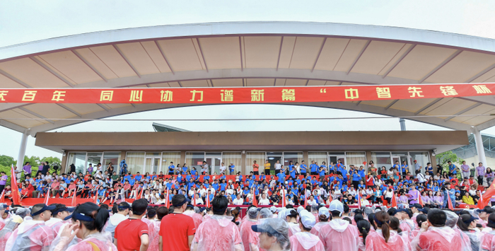 “中智先锋杯”龙舟赛举行（央广网发 主办方供图）