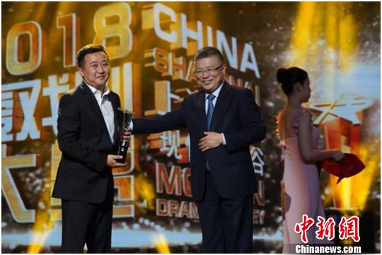 资料图：白皓天上台领奖。芊烨 摄