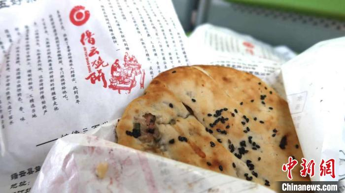 缙云烧饼。 董易鑫 摄