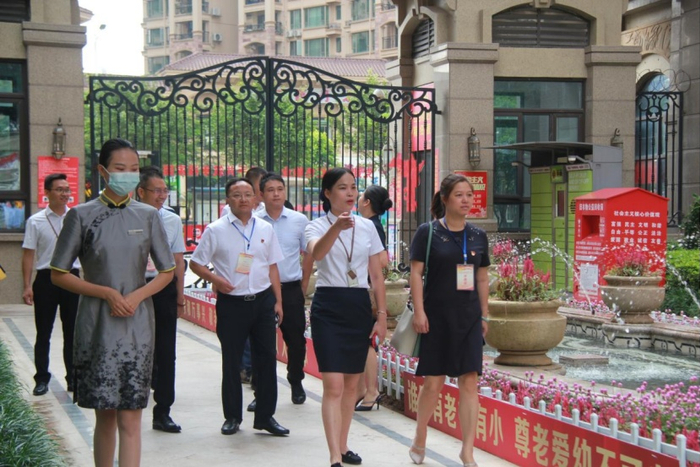 （广东龙光集团有限公司南宁党支部现场图，企业供图，央广网发）
