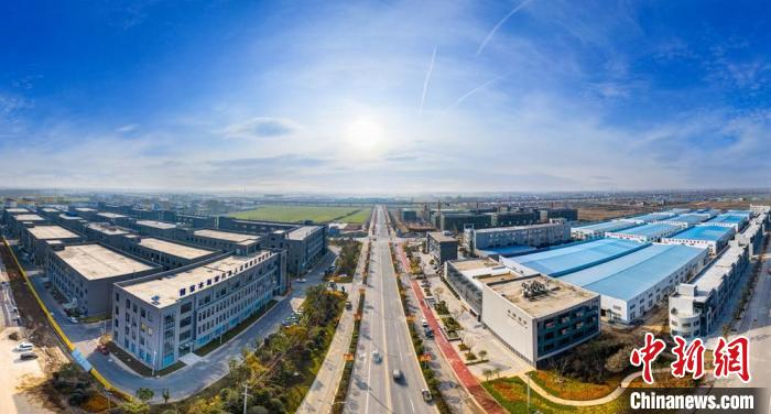 鸟瞰沙集镇电子商务产业园。　顾士刚 摄