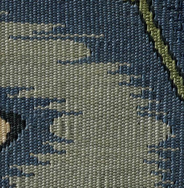 图8 明末清初 缂丝《花卉》册之《牡丹引蝶》中的凤尾戗缂