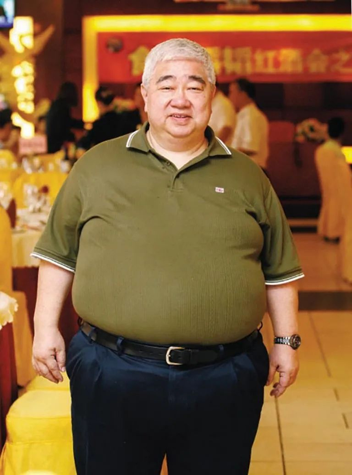 减掉130磅!70岁香港著名食神久违亮相,因弟弟猝死反思,获蔡澜大赞