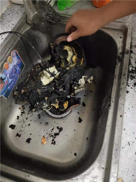 图说：按摩器“自爆” 来源/投诉人供图（下同）