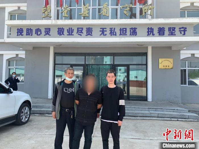 男子抢劫后与警察“躲猫猫”，常州警方穷追不舍两千公里将其抓获。　莫强 摄
