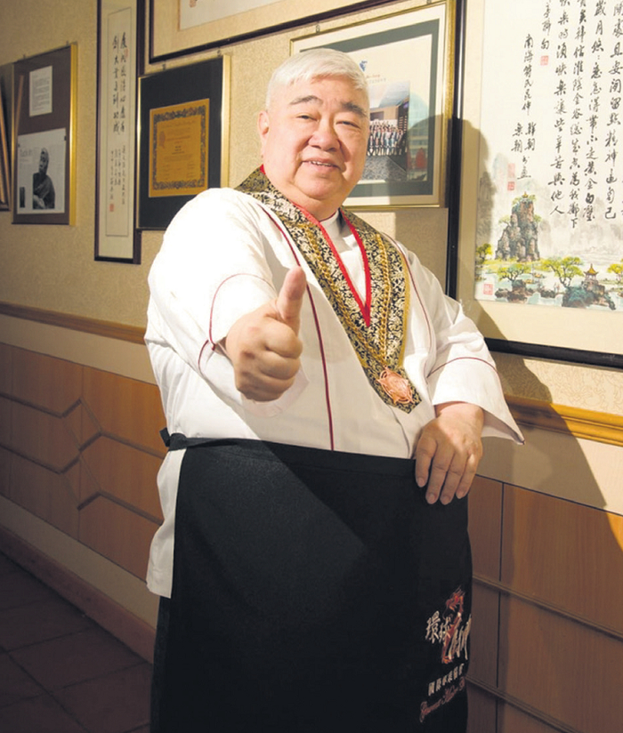 减掉130磅!70岁香港著名食神久违亮相,因弟弟猝死反思,获蔡澜大赞