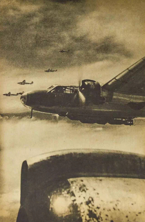 日军轰炸机编队对重庆地区进行轰炸 北碚区档案馆供图