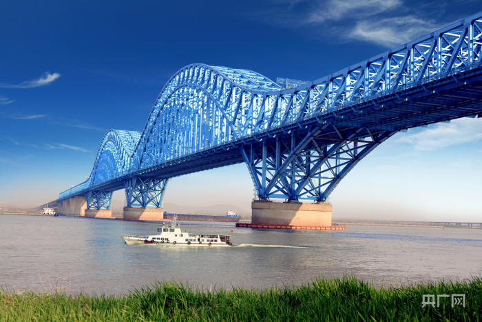 南京大胜关长江大桥（央广网记者 王晶 摄）