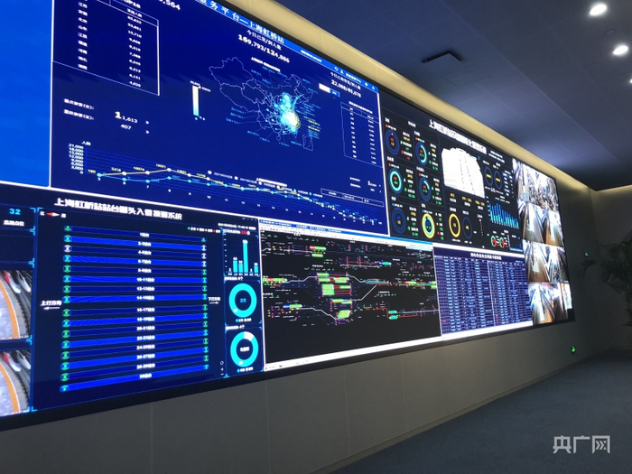 上海虹桥站综控室监测大屏（央广网记者 王晶 摄）