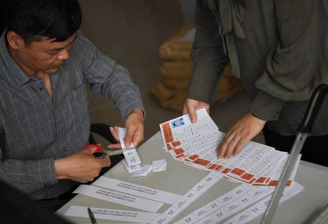 考生需领认真核对准考证并妥善保管