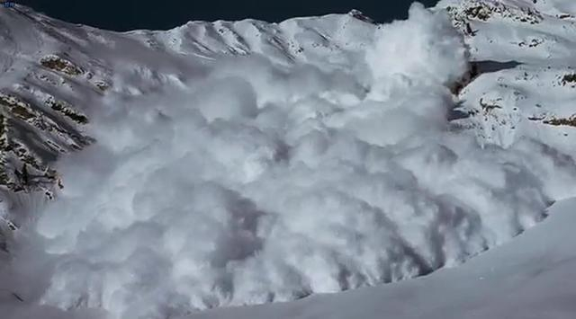 《云水谣》里的雪崩截图