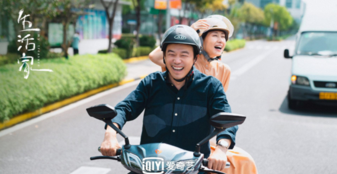 电视剧《生活家》中，潘斌龙与刘敏涛上演了一场中年偶像剧。