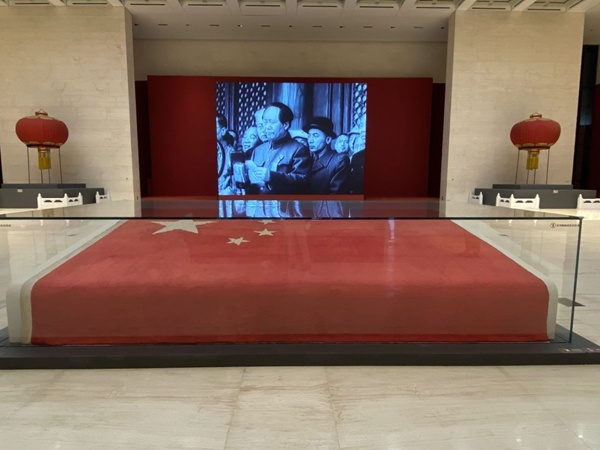 中华人民共和国第一面国旗在中国国家博物馆展出