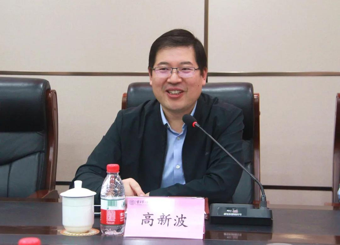 高新波在会上发表讲话（央广网发 重庆邮电大学附属中学校供图）