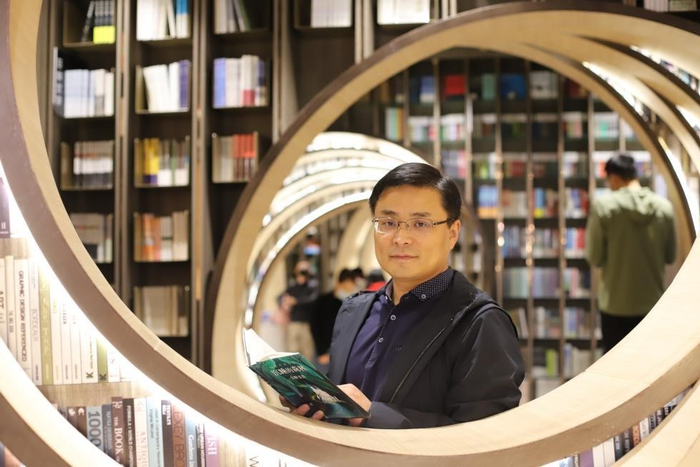 △刘大先在书店 受访者供图