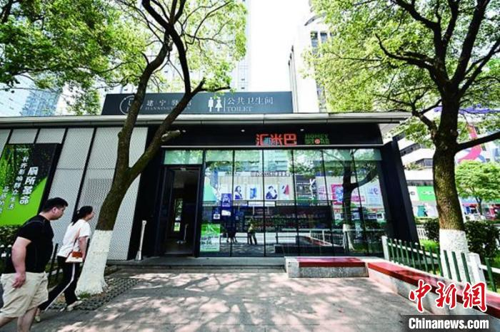 株洲“建宁驿站”提供便民服务。　刘震 摄