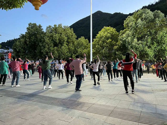 “袖珍”小县存废争议并没有影响这里的人们，歌照唱舞照跳 &nbsp;图/时代周报记者陈佳慧摄