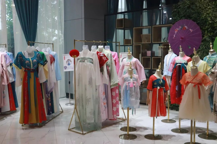 ▲5月23日，曹县的汉服体验馆。新京报记者 吴采倩 摄