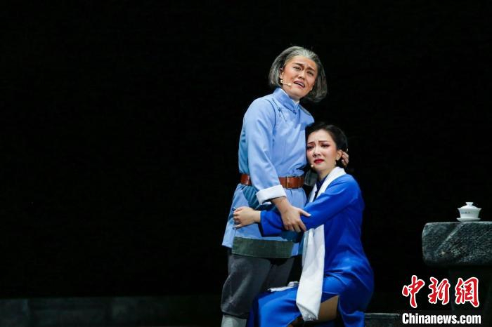 剧中江姐经受住种种酷刑，宁死不屈的经典形象和情节深深刻在观众心中。华东师大供图