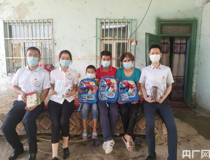 工行吐鲁番分行青年志愿者为亚尔果勒村学龄儿童送温暖送关怀央广网发