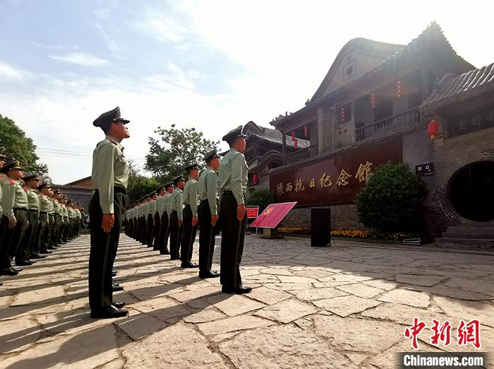 武警第一机动总队某支队某大队官兵开展党史学习教育活动。中新网记者 宋宇晟 摄