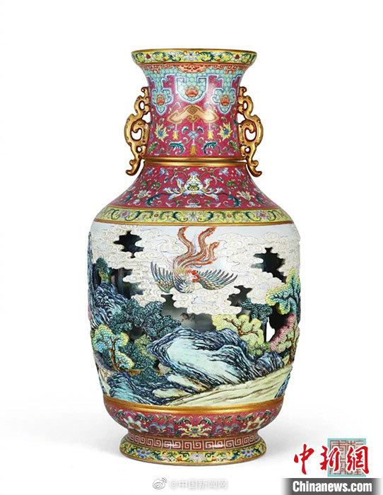 A BLUE AND WHITE VASE, MEIPING SEAL MARK AND PERIOD OF
