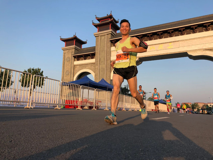 黄正龙跑马拉松比赛