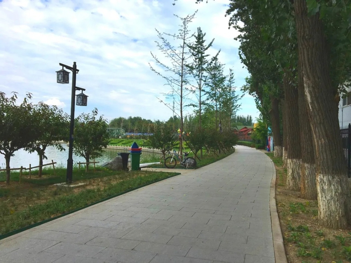 图为滨水自行车绿道资料图