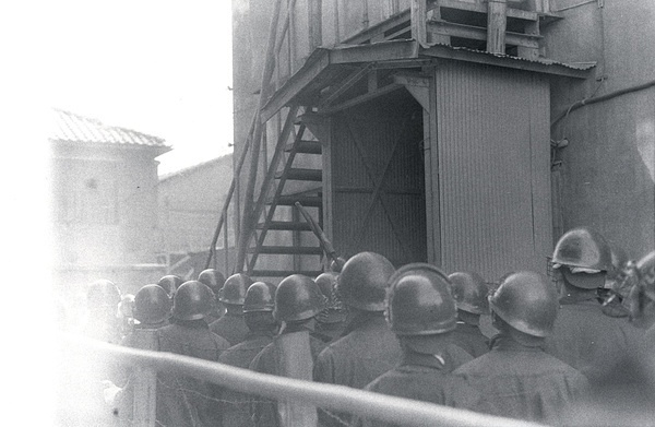 特警©北井一夫