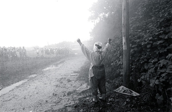 阻止测量之日©北井一夫
