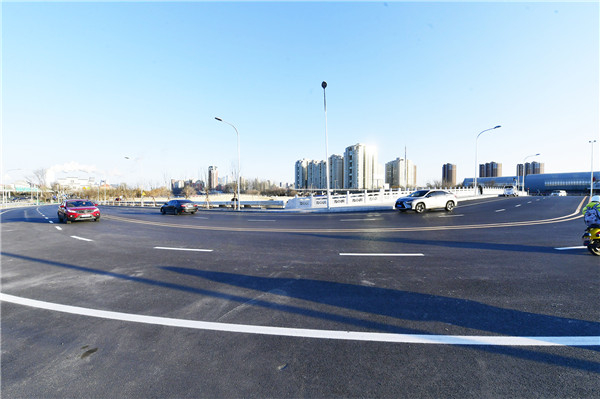 图为新八里桥  其仿古的设计与老八里桥的古风相得益彰