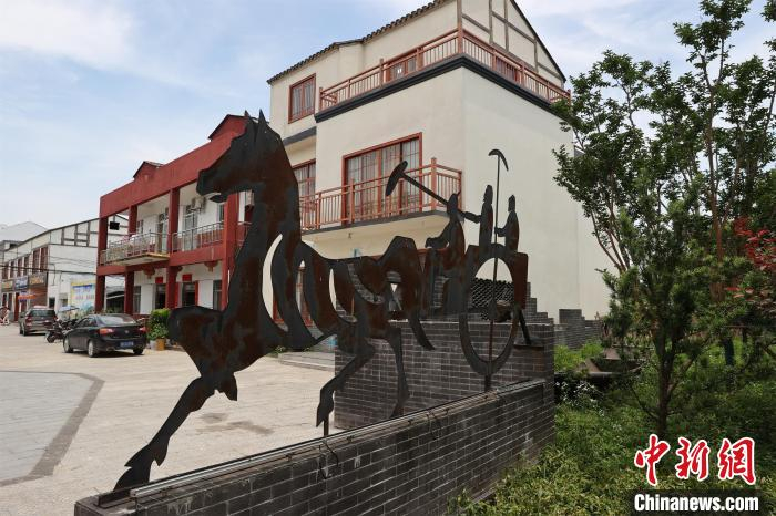 图为乌林镇环境干净整洁 张畅 摄