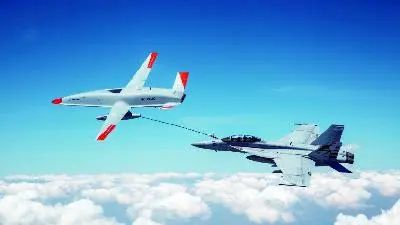 4日下午，MQ-25“黄貂鱼”舰载无人加油机的T-1原型试验机，成功对一架F/A-18F“超级大黄蜂”舰载战斗机进行了空中加油试验