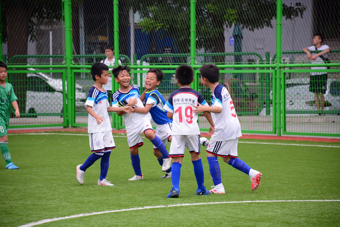 中国城市少儿联赛比赛现场 邓方佳摄