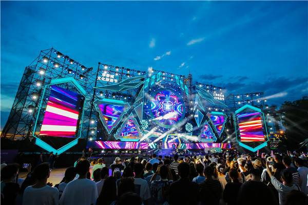 "趣佘山,go狂欢"2021上海欢乐谷ev电音节开幕