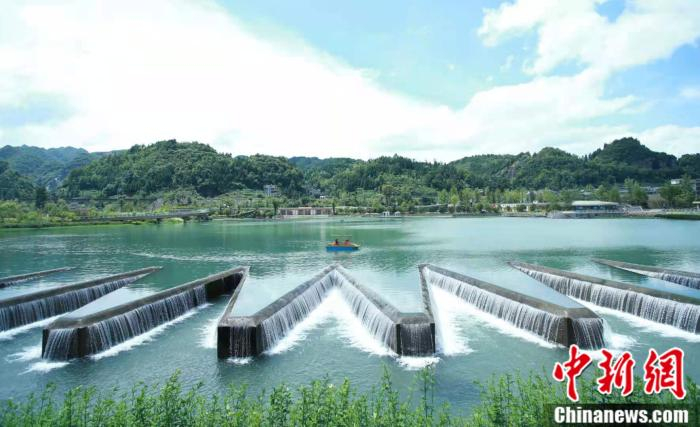 　　图为公园内的跌水坝 贵阳市融媒体中心供图