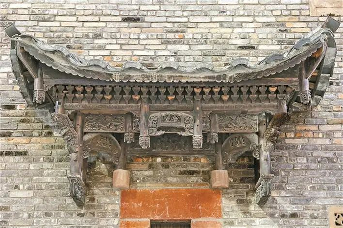 ▲大夫第属清代康熙年间的赣派古建筑，青砖黛瓦、马头墙、极富特色的砖雕，都能让人感受到赣派古建筑独特的韵味。