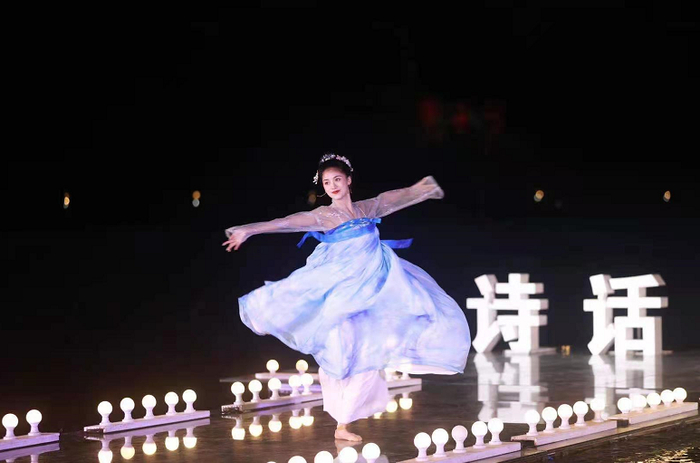 舞蹈节目现场 曾英豪 摄
