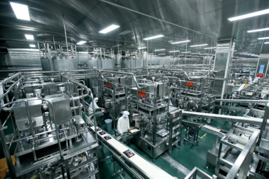 △小袋包装油料在灌装之后输送到冷链