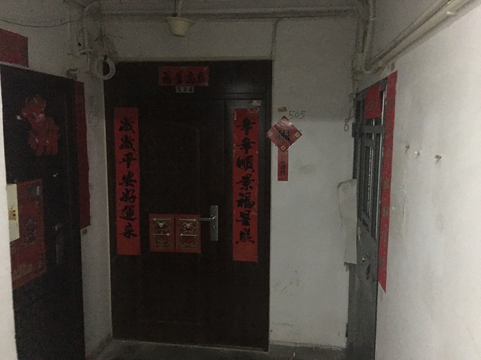 在部分楼层，楼道被住户私装的门圈进了自己家