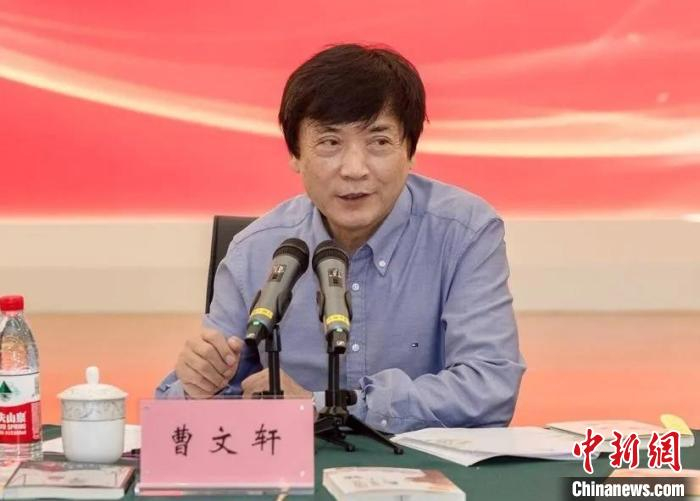 曹文轩发言。 接力出版社供图