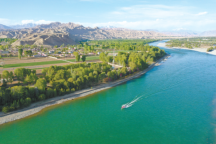 天下黄河贵德清。(无人机照片)