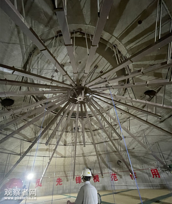 浅圆仓压力门伞型多点布料器，按粮仓面积平均分为25个落料点&nbsp;&nbsp; 图：观察者网